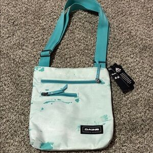 🎄 Dakine Aqua and White Crossbody Bag NWT